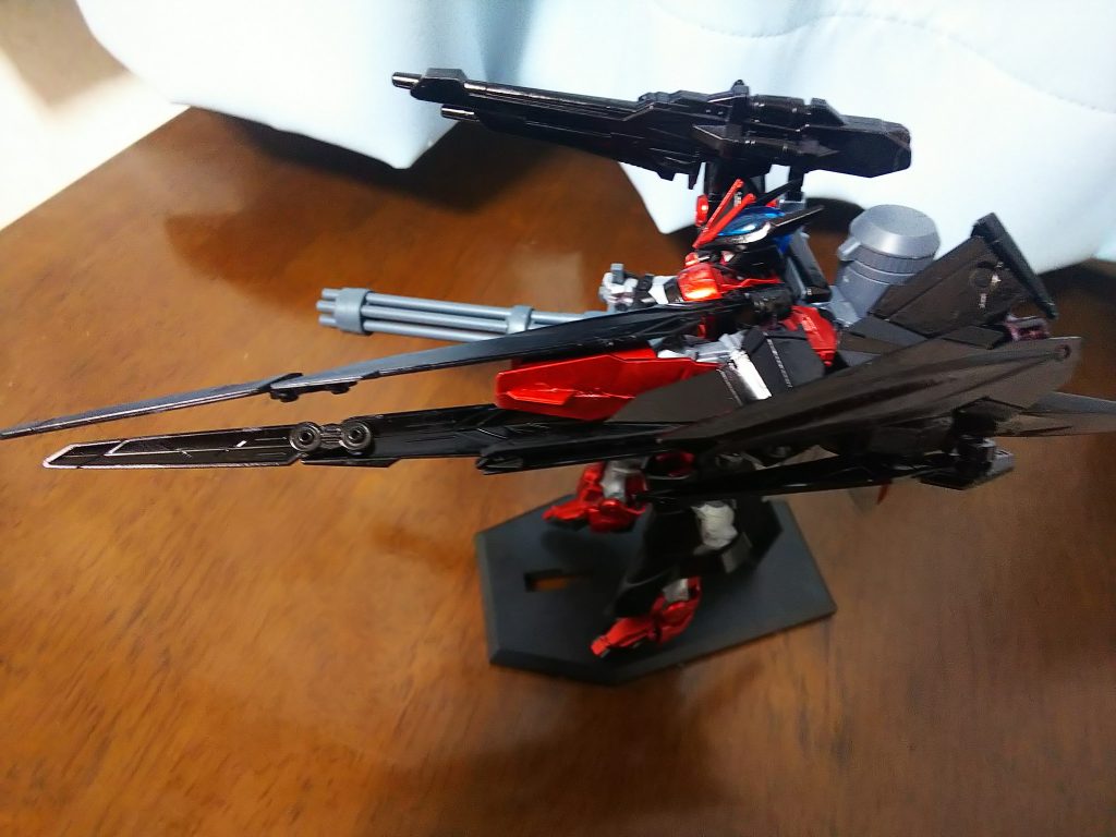 武装1
ノーネームライフルになります。
ノーネームの右腕を左側に変更しています。
ライフル以外の機能はオミットされています。
武装2
バスターライフル改
フェニーチェのバスターライフルを右肩に固定して使用します。
取り外して手持ちでも使用出来ます。