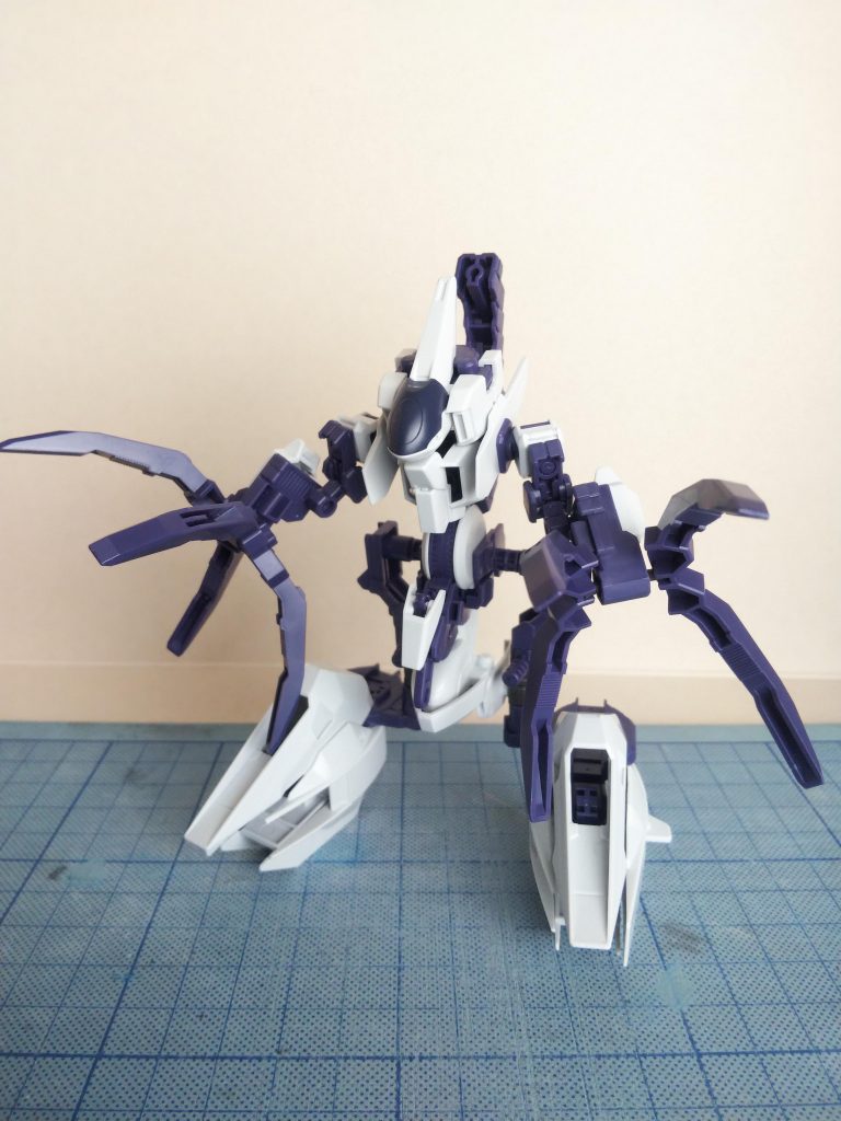 余剰パーツではないですが、コンポジットシールドブースターのクローモードにする予定がないのでこちらも付けてみました。この場合は他キットからPC一個(PC-001の⑨)持ってきてます。