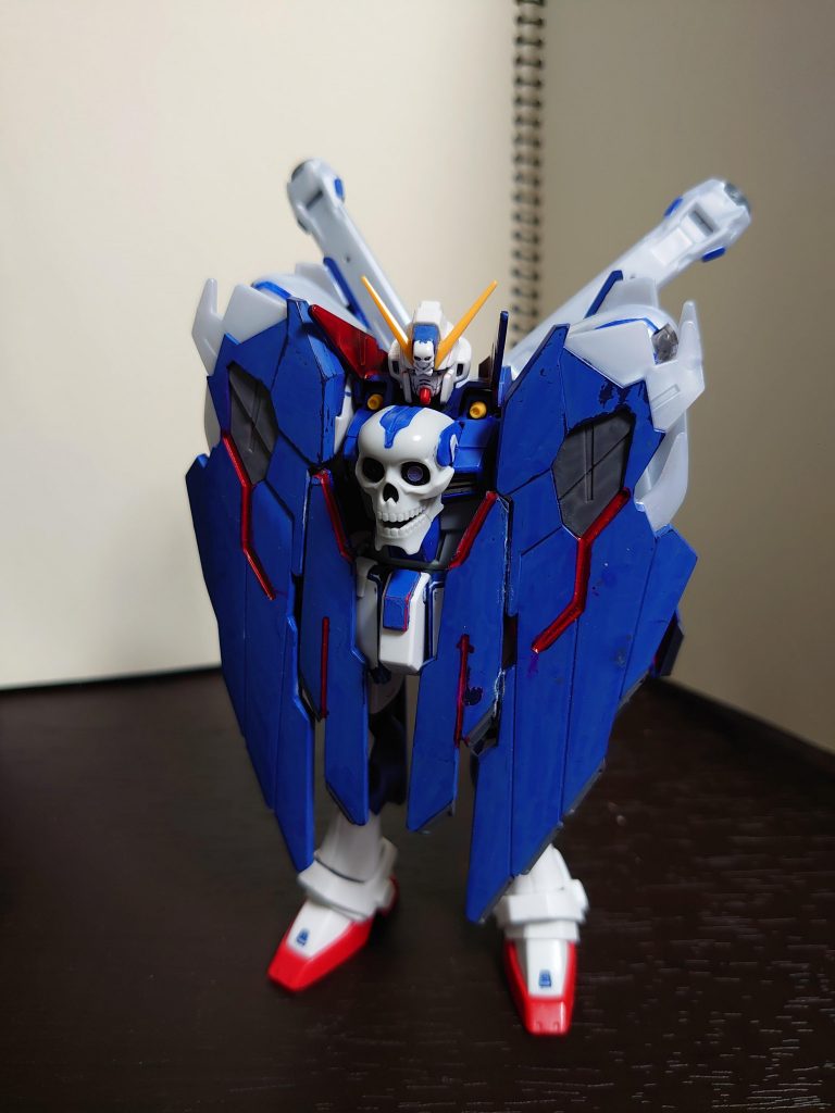 本来胸部に着く積層ABCマントを左右の肩マントに設置して胸部サテライトキャノンの稼働を邪魔しないように変更