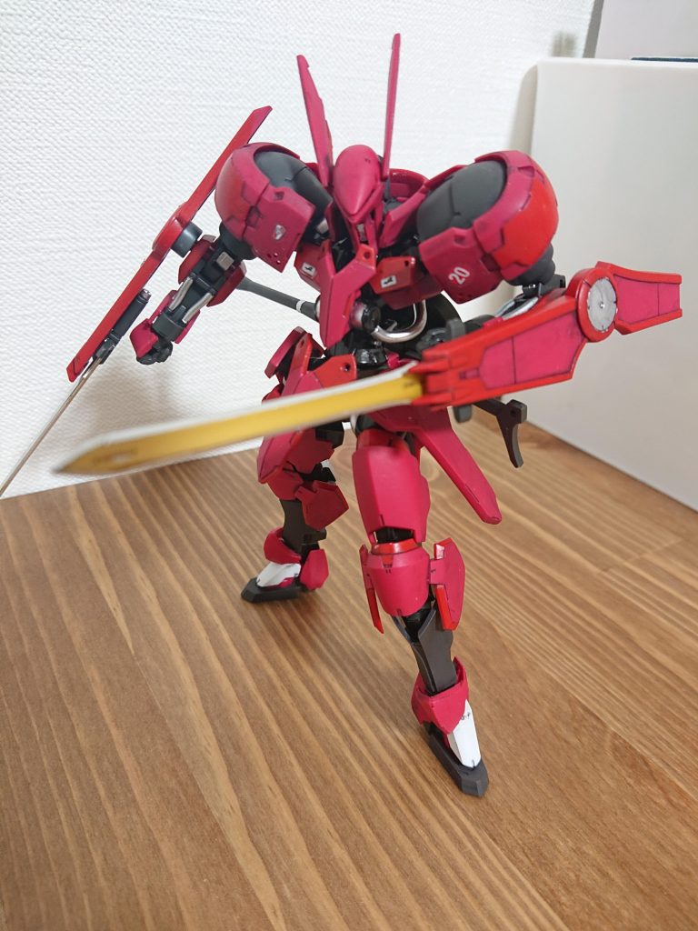 シルバーはガンダムマーカーEX
甥っ子に作ってあげた、カーモデルの余りのデカールを貼り付け