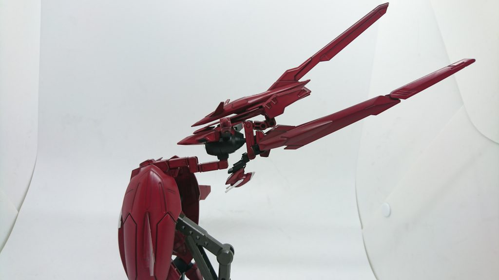 MA形態のコアファイターポジション
コクピットは首の付け根にあるため、パイロットは逆さまの状態で機体後方を向くため、MA形態ではコクピットブロックが回転する。