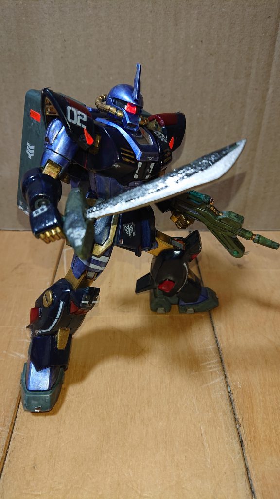 ヒートサーベルは、プラ板と石粉粘土で自作しました。中に、マグネットが入っています。