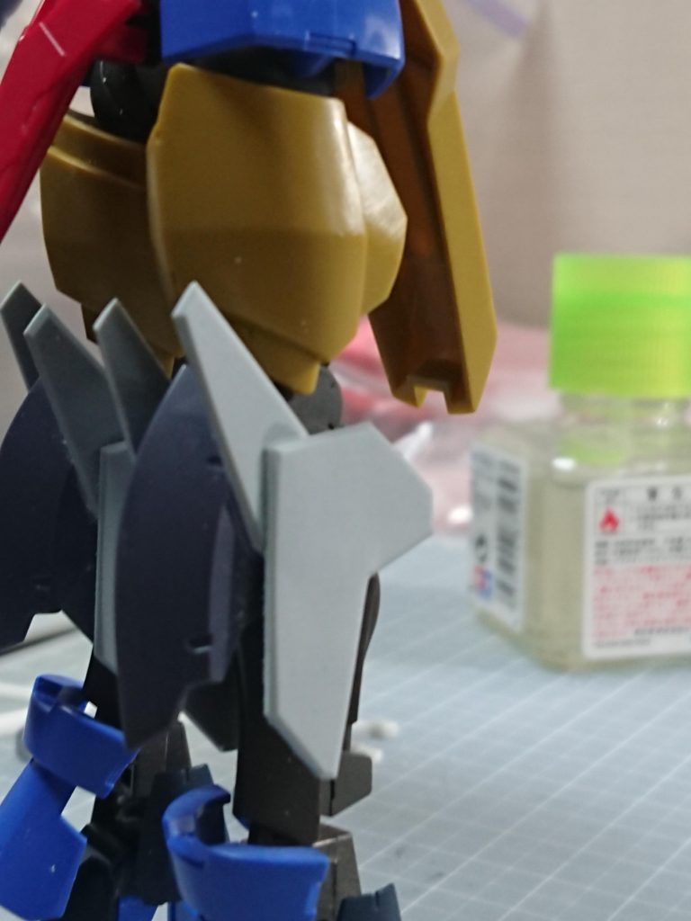 膝アーマーのプラ板工作