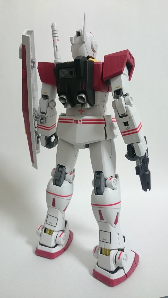 背面、ガンダムよりたくましい感じです。