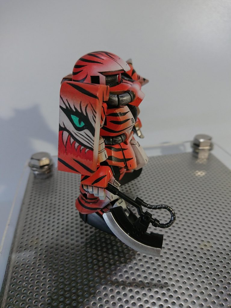 盾はエナメルとガンマカで筆描き……
微妙(-ω-;)