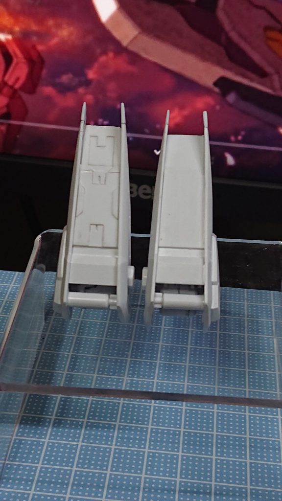 プレーンな面を
プラ板を切り出し加工