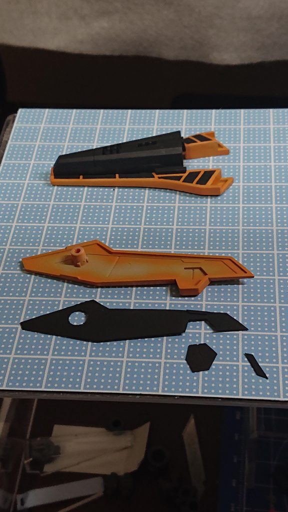 肉抜き穴埋めしマスキング塗り分け
プラ板切り出し