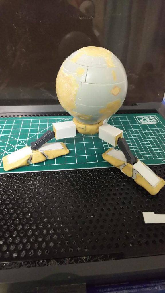 本体は削ってパテで埋めてまん丸にしました。これがほんとのボール。