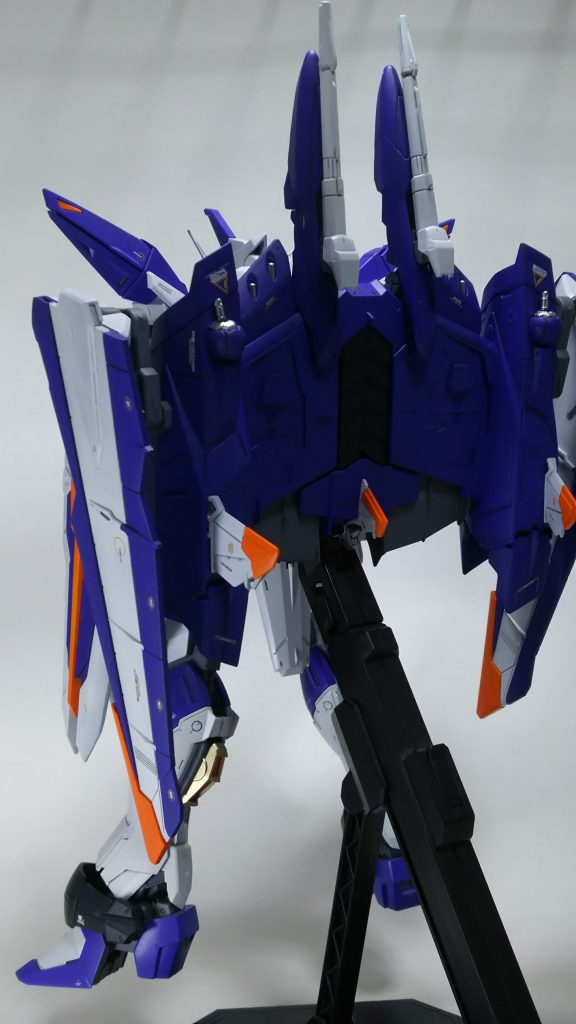 バックから。
微妙な違いですが、本体部とバックパックで青の塗料を変えています。