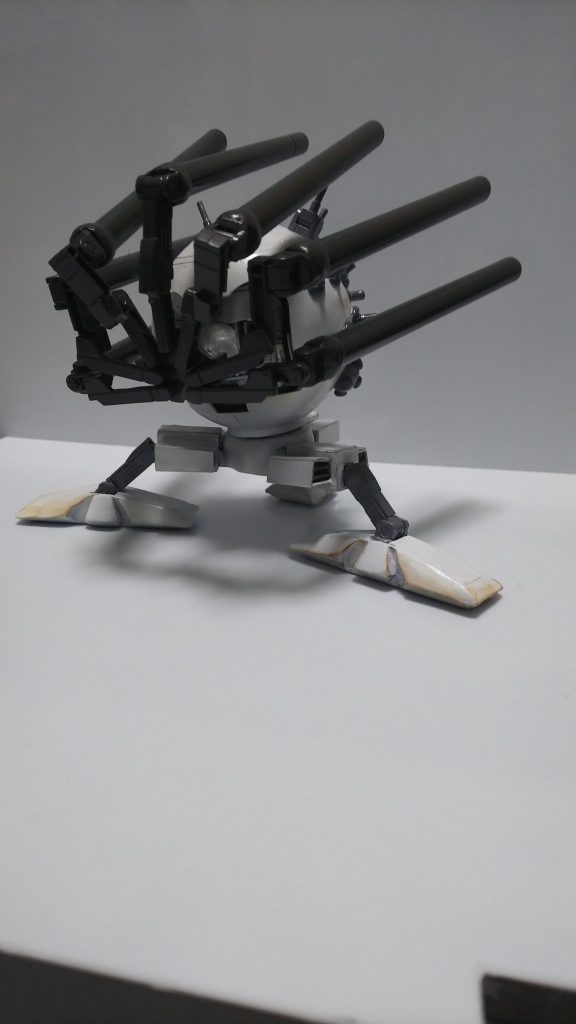 後ろから。主砲はそれぞれ独立して動きます。もう少し再現度あげたかった部分でもあります…