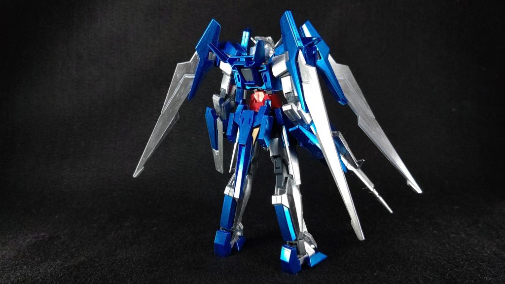 後ろ姿もかっこいいです!
なにげにAGEのキットを組むのは初めてだったのですがとても組みやすいですね!
放送当時に名古屋のビックカメラと名駅のソフマップでダークハウンド買おうかAGE-FXバースト買おうか迷ってたことあります(結局買わなかった)