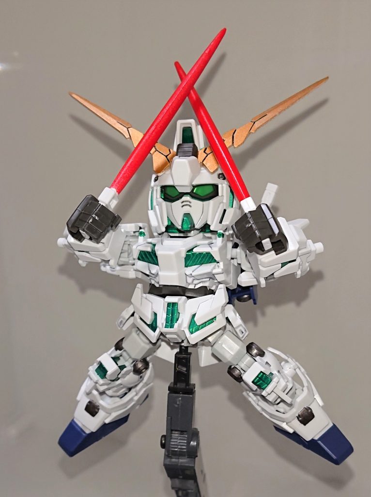 下がれ、アンジェロ!!
ビームサーベルはもちろん赤ですね。