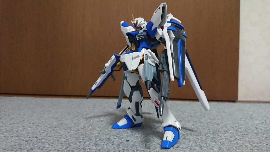 左腕と右足がビルドストライクです
リペアの名の通り被弾したのを強引に直した設定
ストフリは無被弾前提の機体ですがそんな設定に縛られてちゃやってけませんて