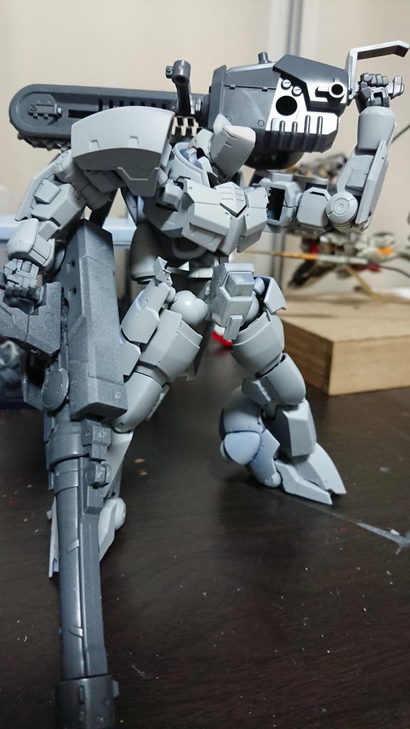 で買ったものの扱いに困ってたデカイ武器類を担がせたらあら似合うじゃない?となったので採用しました
世の中にはコトブキヤを混ぜるのを嫌う人がいるそうですが、ボクはそういうこだわりないのでかっこいいものを躊躇なく使わせて頂きます。