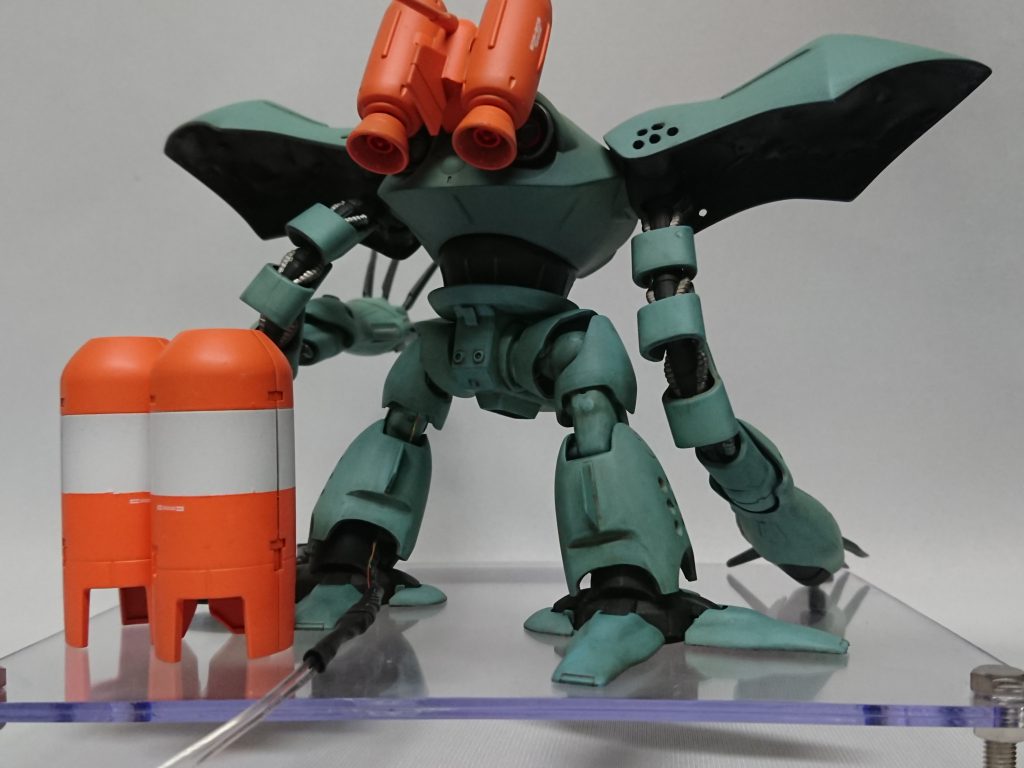 配線は足元から