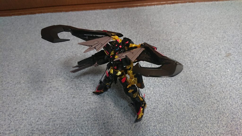 マガノイクタチは結構動きます
今回はほぼ素組です
グロスインジェクションが綺麗だけど指紋が…