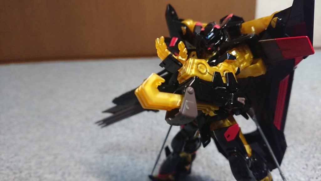 積む派のタチはツメがそれぞれ別々に成型されてました