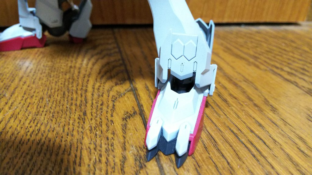 墨入れしなくても、くっきりとモールドがわかります。墨入れの色が濃いと、書いてる感満載でださく感じます。普段は墨入れをするパーツよりもすこ～し暗いくらいで行っていますが、今回はしなくてもこれだったためやりませんでした。