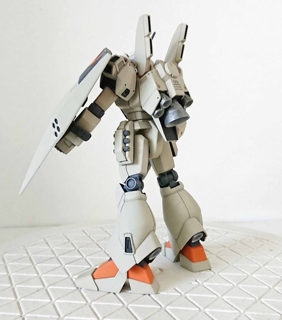 シールドのジョイントパーツは、不要な部分をカットしてます。