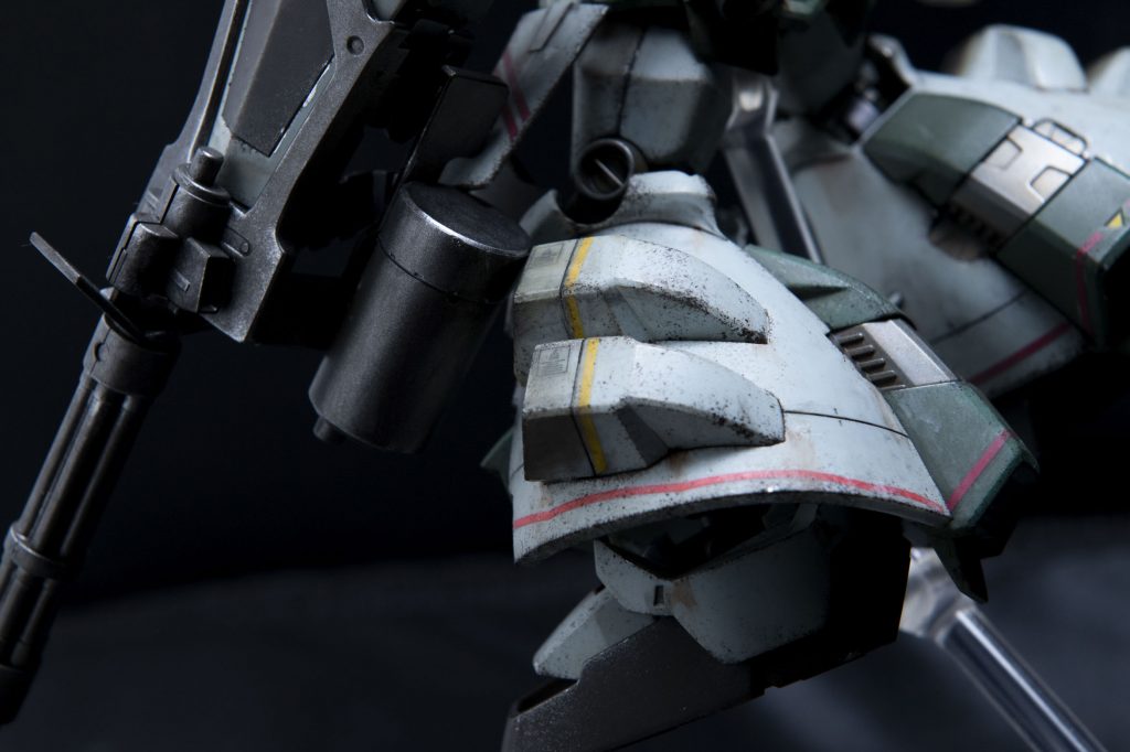 バーニアやファン付近の煤汚れは、ウェザリングマスターのAライトサンド→マッド→Bススの順にこすりつけてます。こうすることで短調にならないらしいんですけど、うまくできてるかな…?