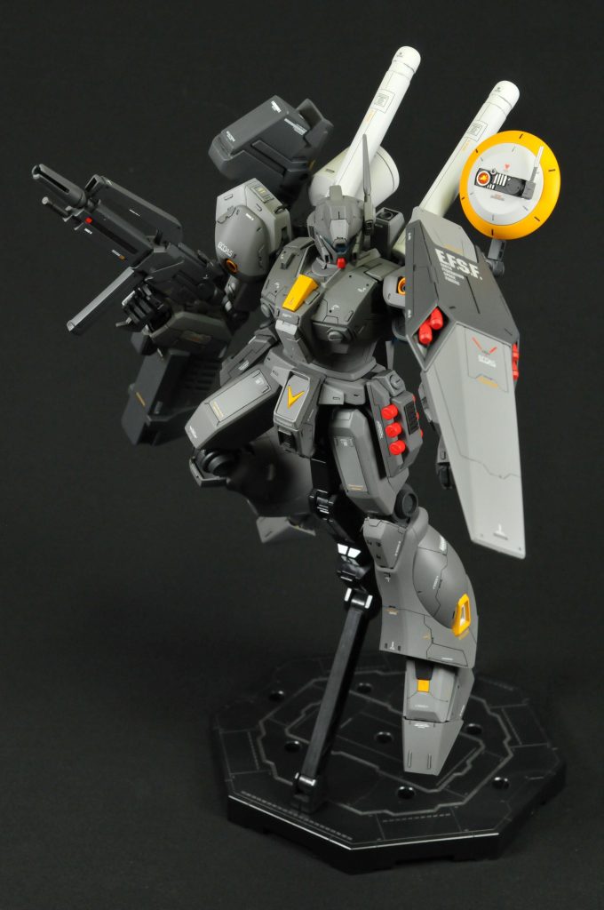 ライフルの一部のレッドポイントが映える♪全く見えないけど、シールドの裏にもレッドポイントがある。