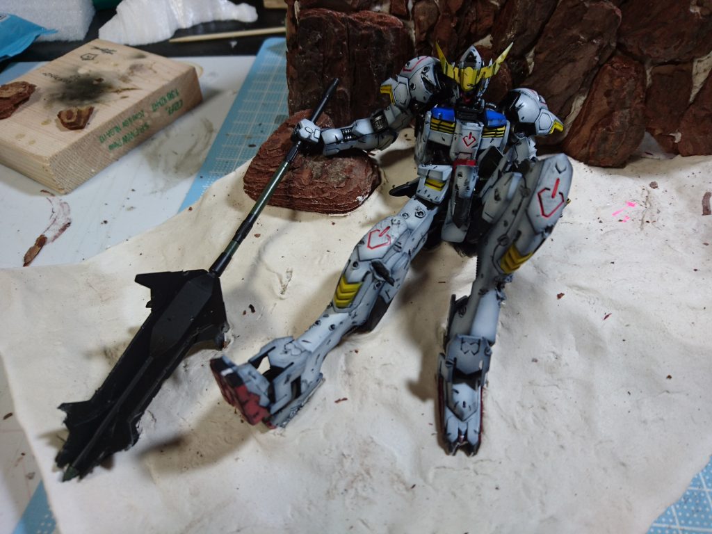 背中まで綺麗に塗装したあと
石膏の床にベタっとするのは、、、勇気がいりました。。。

案の定しっぱいして一部塗装しなおしてます(笑)

ここまでみて頂いてありがとうございましたー！！