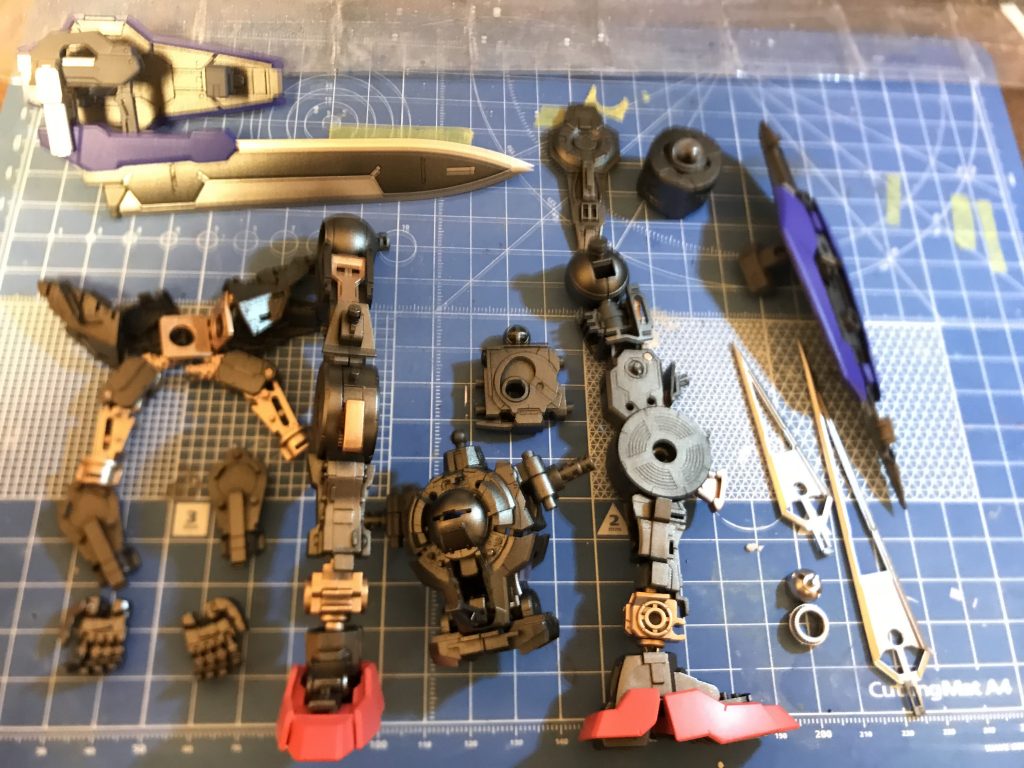 メタリック塗装
フレームはスターブライトアイアンとコッパー、シルバー部分はフォーミュラクロームを使ってます