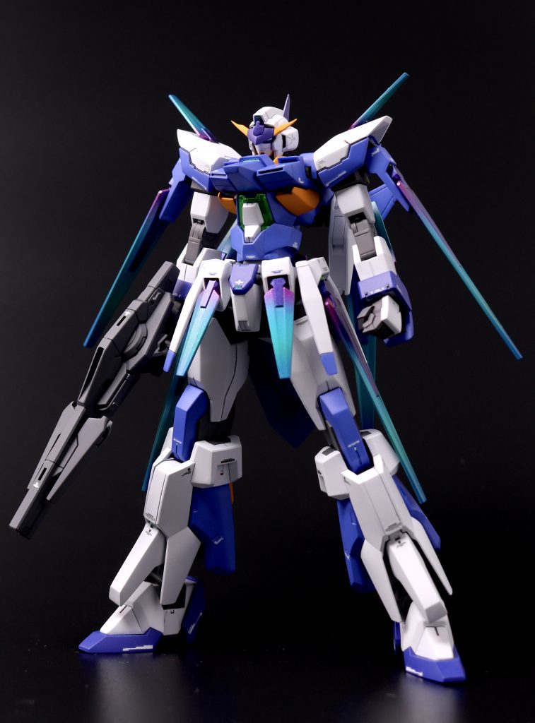 正面より。のっぺりした部分を減らし、HGスケールを超えるように意識しました。