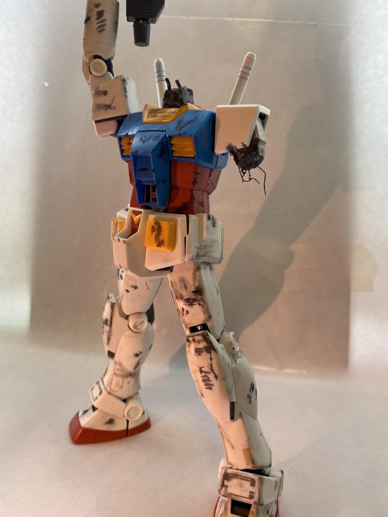 左腕の大破再現
余っていたコイルと針金を、パテと一緒に接合しました