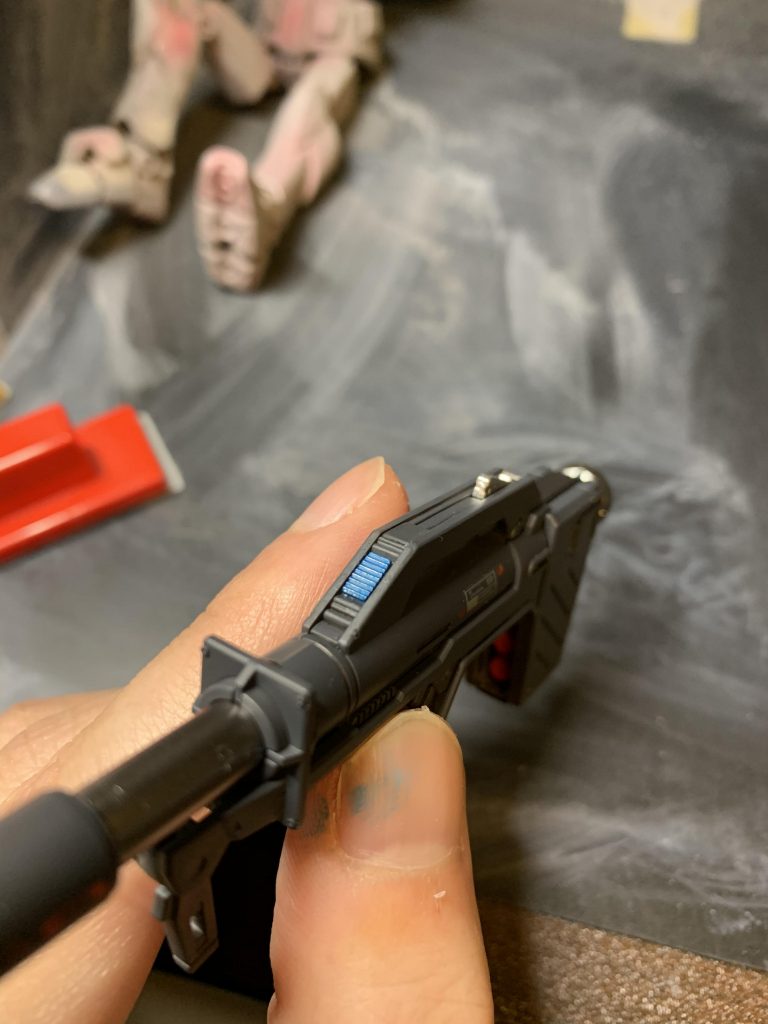 アクシデントがあり、バズーカにラインパネルを削って埋め込んでます