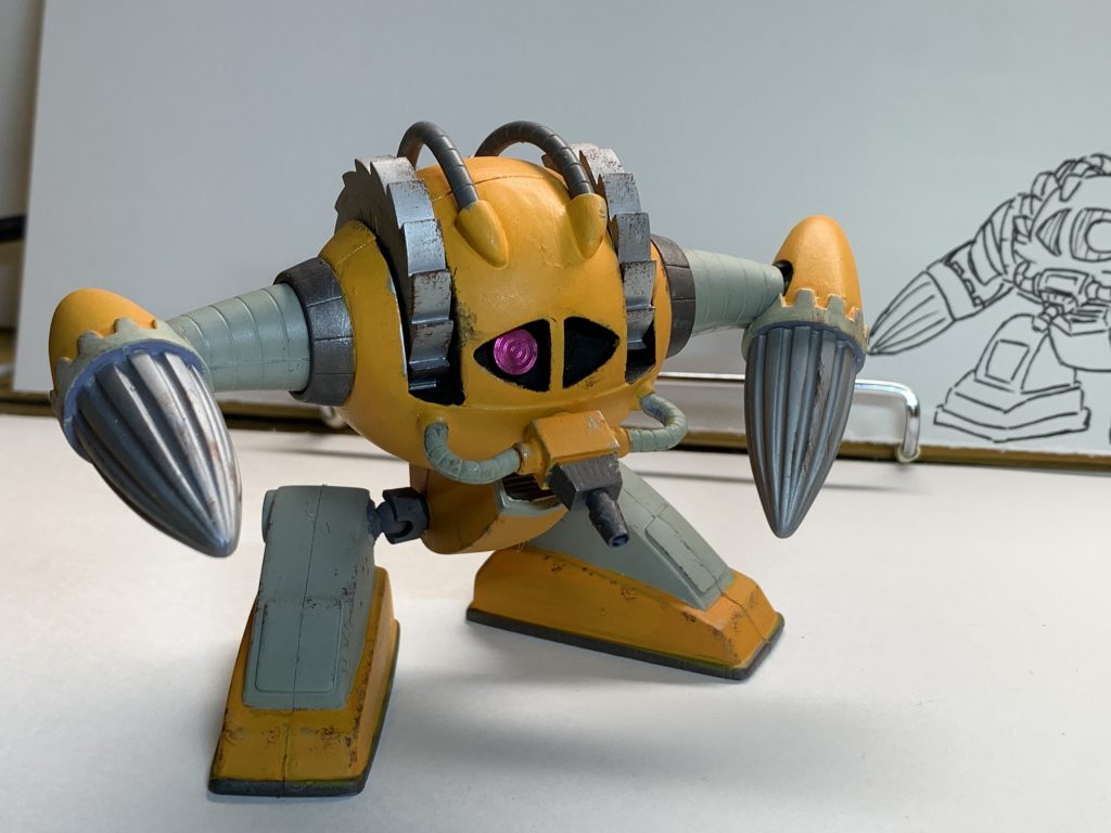 股間を動くようにしてパイプを軟質のに変えてモノアイを可動化したもの。うでもボールジョイントやらをしこんで動くように。