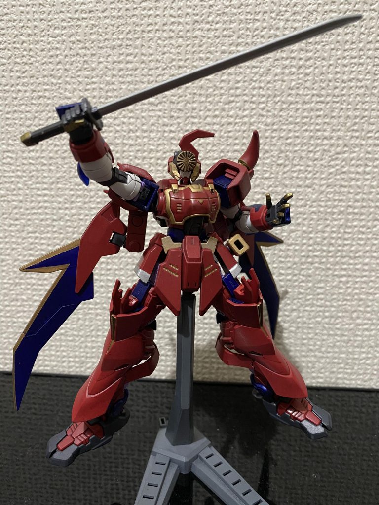 シエンと言えばこのポーズですね
背中の翼（？）を見たときからジーエンアルトロンに似てると思い、即採用しました。
全体図が見える画像が見つからなかったので脚先は草鞋をイメージして戦国アストレイにしました。