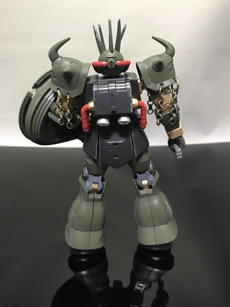 後ろ。背後から攻撃されたら間違いなく落ちてるのでそんなに汚しはしていません。