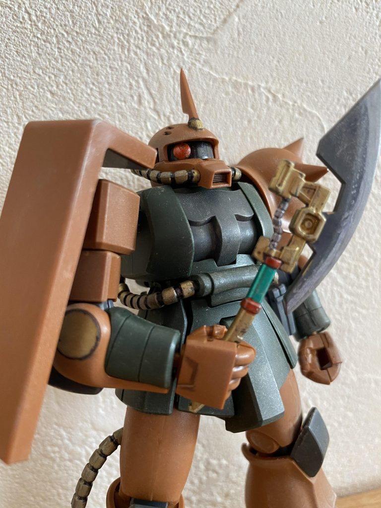 ガルマザクといえば、専用ヒートホークですね。