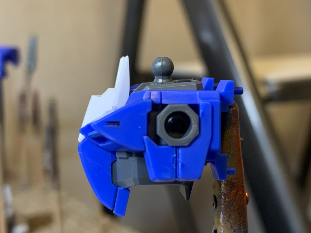 胸のパーツはバンダイフラッグあったので切って尖らせてみました。