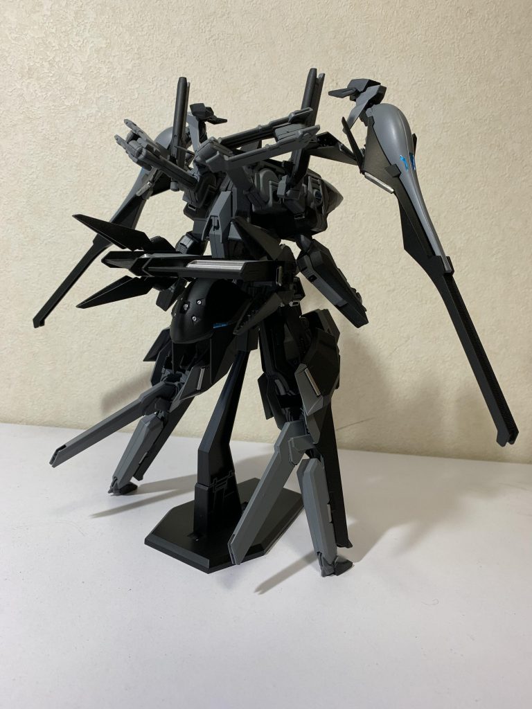 RX-124  ガンダムTR-0『フリス』

所属 地球連邦軍遊撃部隊『血塗られた処刑人(ブルート･シャルフリヒター)』

パイロット リーゼロッテ･ホーエンシュタイン

武装
･コンポジット･シールド･ブースター
･肩部ビームキャノン
･強化型ウインチキャノン
･腰部ハイメガ粒子砲
･背部ハイメガ粒子砲
･脚部ミサイル

かつてティターンズと呼ばれる組織で、『TR計画』と呼ばれる計画が存在してた。
今回紹介するガンダムTR-0『フリス』はそのTR計画で開発されたガンダムTR-6『ハイゼンスレイⅡ･ラー』を極秘で設計図を入手、リーゼロッテが搭乗することを前提に改良を加えながら再建造されたTRシリーズ最後のMSである。
本機はフレームの強度を上げる為にGトップ・ファイター、Gボトム・ファイター形態、ガンダムTR-6の特徴である換装システムが廃止され、各部にはサイコフレームが内装される他、スラスターの増設、ユニコーンガンダムなどのRX-0系統のMSやシナンジュに搭載されたインテンション・オートマチック・システムが使用されており、ベースとなったハイゼンスレイⅡ･ラーよりも追従性・機動性･反応速度は極めて高くなってる。
そして本機にはかつて1年戦争で生まれた禁断の力をその身に秘めてる。