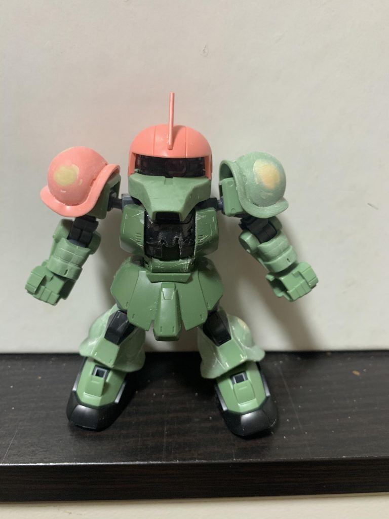 パテで穴埋めたりパーツ作成。後バランスも調整。