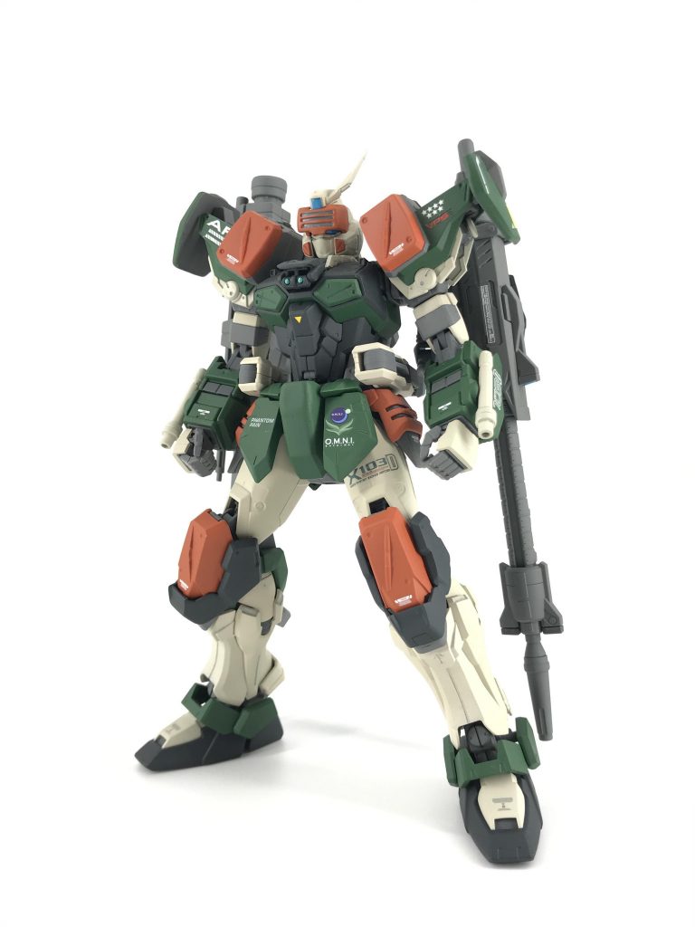 とりあえずバスターダガーっぽく見えるように腕にサーベルラックとして丸パーツを貼り付けてからリューターで削って整形したものを作りました
サーベルの柄はバスターのキットについてないのでランナーから切り貼りして作りました
肩と膝の追加アーマーはシャイニングブレイクの胴体パーツから流用してます。
何気にシャイニングブレイクのキットは胴体パーツが2つ入ってるので今後バスターダガー作りたい人がいたらめっちゃオススメです
額はビルダーズパーツのハンドパーツの手の甲を加工して3本線は薄いプラ板に自分で切り抜きした物を貼り付けてます