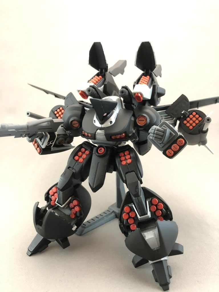 ミサイルハッチフルオープン！
夜闇に紛れて飛来して、ありったけのミサイルを撃ち込んで去る。
果たしてMSである必要はあるのか、Don't feel, think.