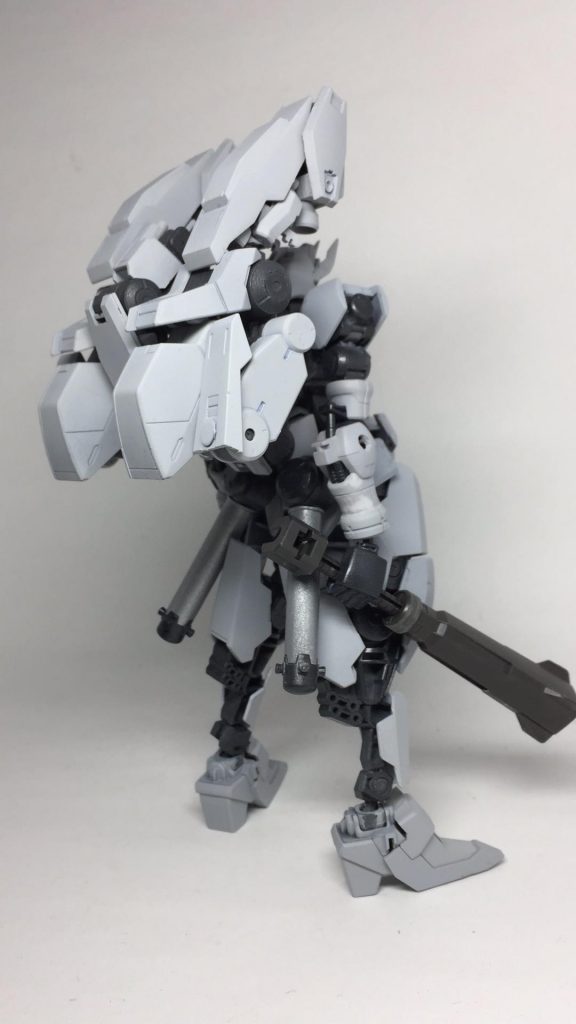 製作工程③
バックパックショット。
実は棍棒を武器にする予定だった。