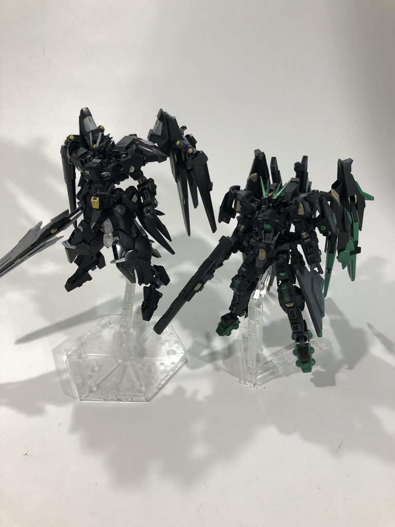 ミキシングした機体がアメイジングストライクフリーダムを使用しているASW-GS-07 ガンダム レヴィリムと2ショット。
ウェポンバインダーを2基分のボリュームは不足していますが、差別化といった意味では上手く出来たと思っています。