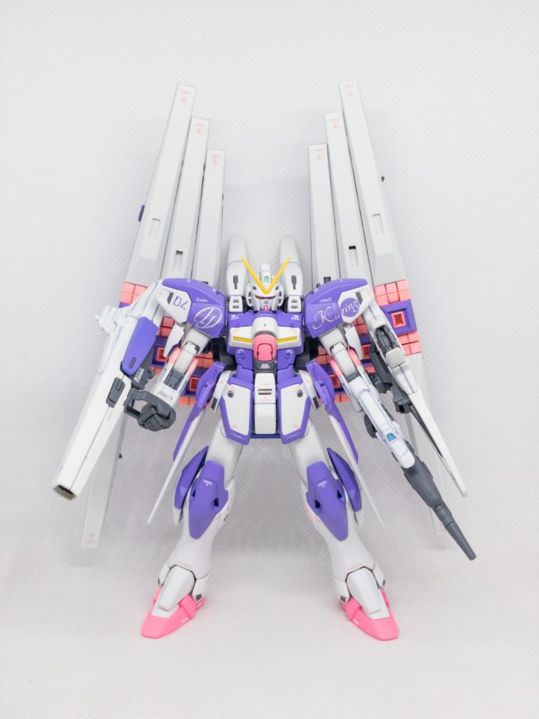 セカンドVをベースとし、V2ガンダムの肩と両脚、アサルトバスターからヴェスバーとマイクロミサイルポッド、νガンダムのフィンファンネルを使用。
天使の羽のイメージとしてフィンファンネルを両サイドに配置しました。