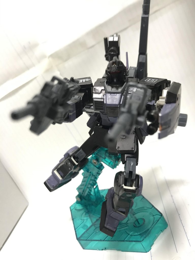 基本は形の違う100mmマシンガンの変則2丁拳銃で戦います