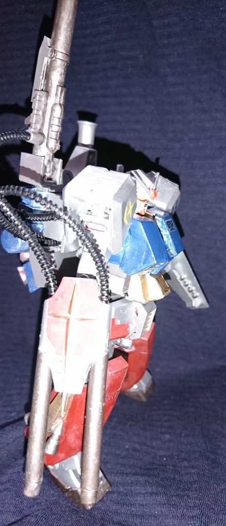 旧キットの肩があがる機構で肩アーマーは上がります