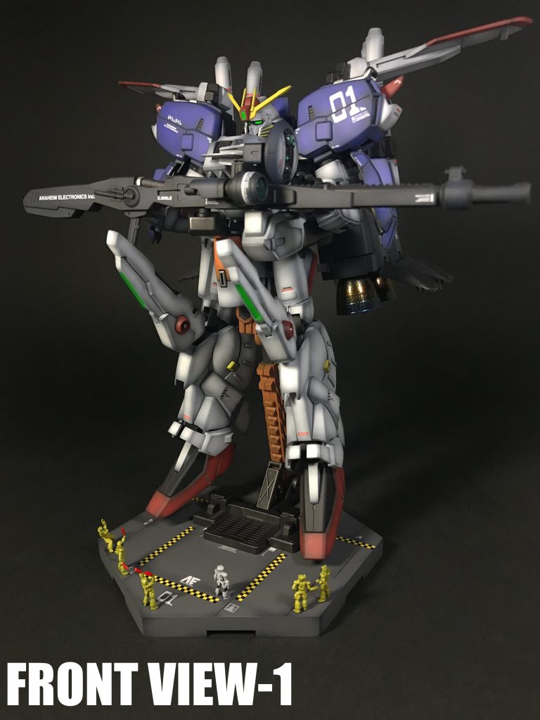 基本工作は全身の面出しとモールド掘り直し、肉抜きと不自然な部分の改修、C面追加、アウターパーツを使用したディテール追加を行っています。基本工作の段階が最も時間が掛かりましたが、やはりこのデザインは秀逸だと思いました。