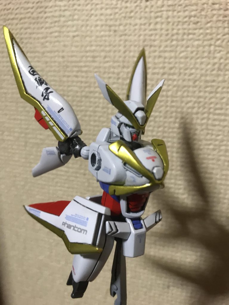 塗装は主に『ガイアカラー』の塗料を使用しています。特徴的な金色も同社の『エルドランゴールド』を使ってみました。ベースを黒地にしなくても隠蔽力が強く発色も良いので、キャラクターモデルに使用するなら優秀な金色だと思います😊