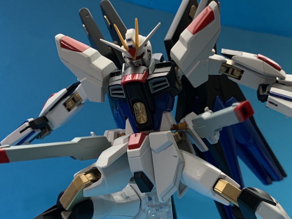 クスフィアス3レール砲。腰にレールガンて結構ズルいですよね。シンのリアクションのお陰で印象強い武装。合わせ目消しの効果が分かりやすくて気に入っています。