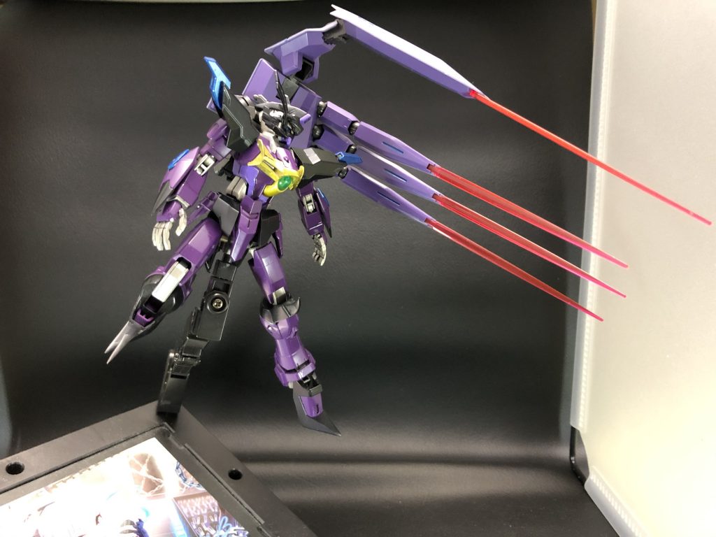 そして1番の目玉はジャイオーンから拝借したビッグアームユニット
今回は片翼の観測者たる飛鳥さんのイメージなのであえて片方にしています(元は両方のつもりだったのですが折れてしまった言い訳です)