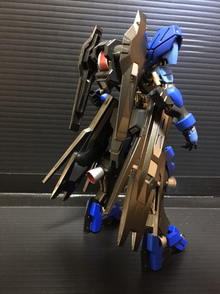 青を2色で塗り分けてみました。
思った以上に濃いです。