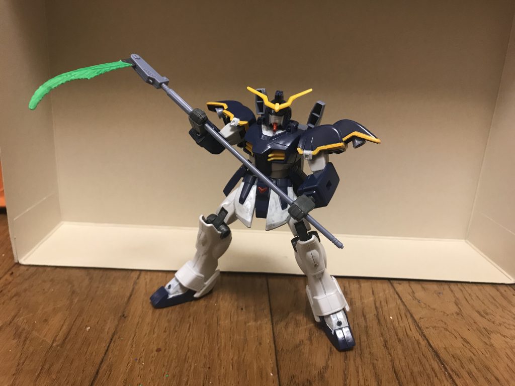 武装バルカン砲頭部に2門内蔵されている近距離戦用の実弾兵器。大型機関砲肩部に内蔵されている実弾兵器。ビームサイズ大鎌型のビーム白兵武装。※バスターシールドは廃されています。